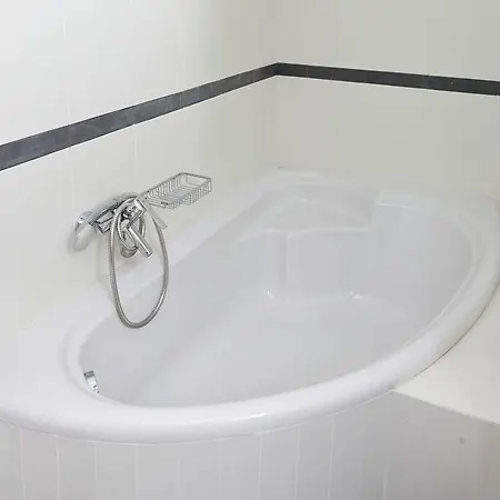 Elvita Luxurious
